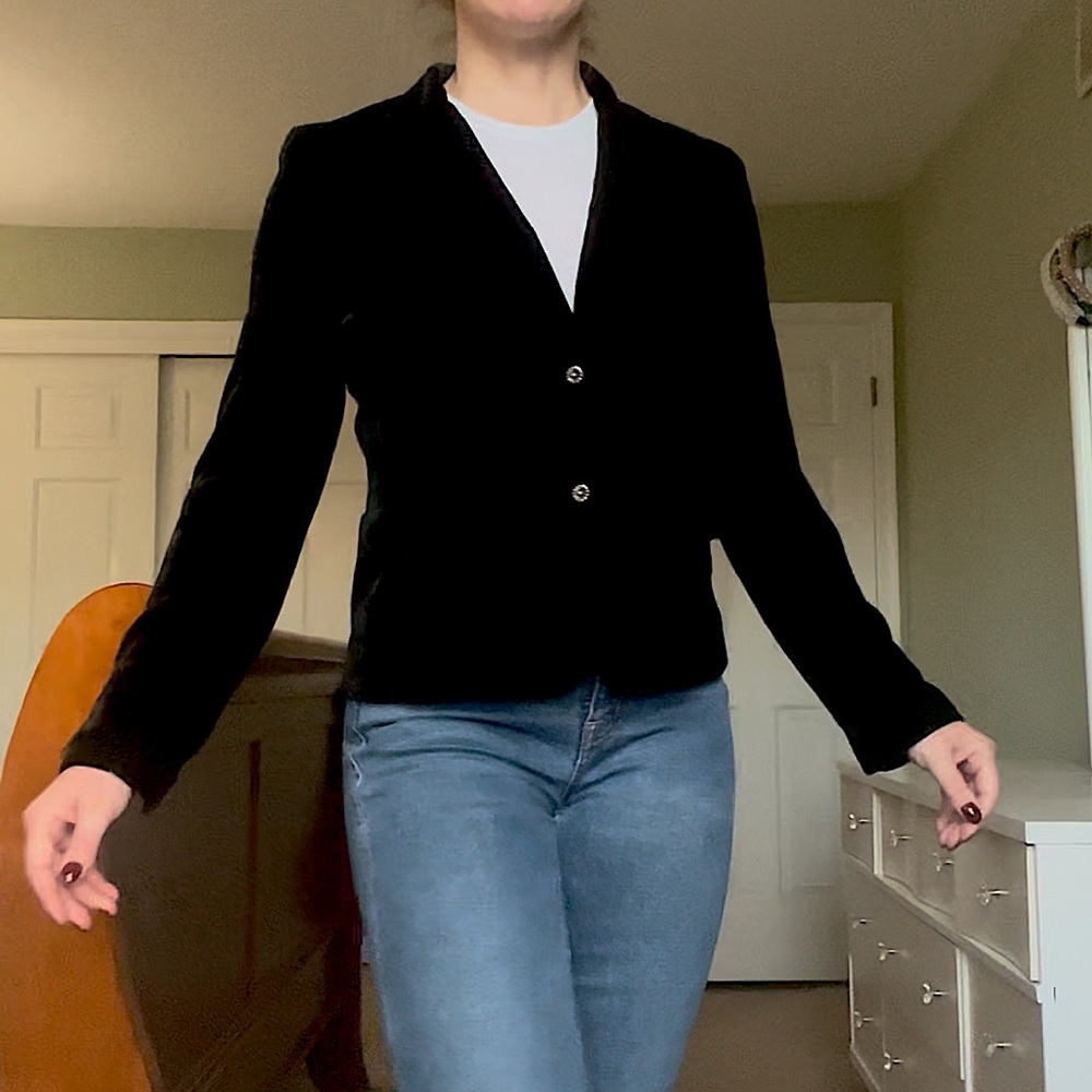 Tahari velvet blazer M with floral gunmetal buttons, great exterior condition.